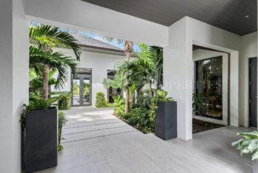 Single storey villa located in Fort Bay in the Bahamas