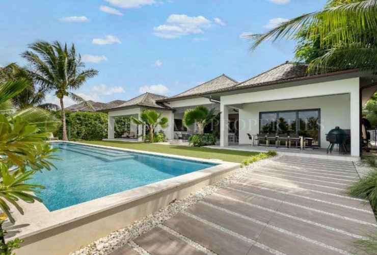 Single storey villa located in Fort Bay in the Bahamas